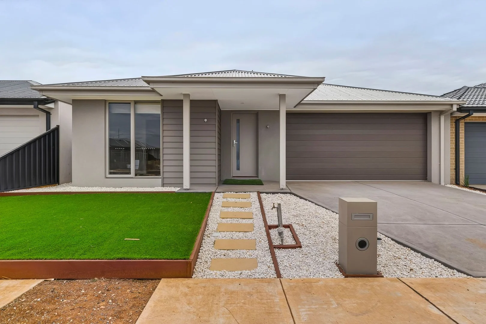 12 Munro Avenue, Melton South VIC 3338