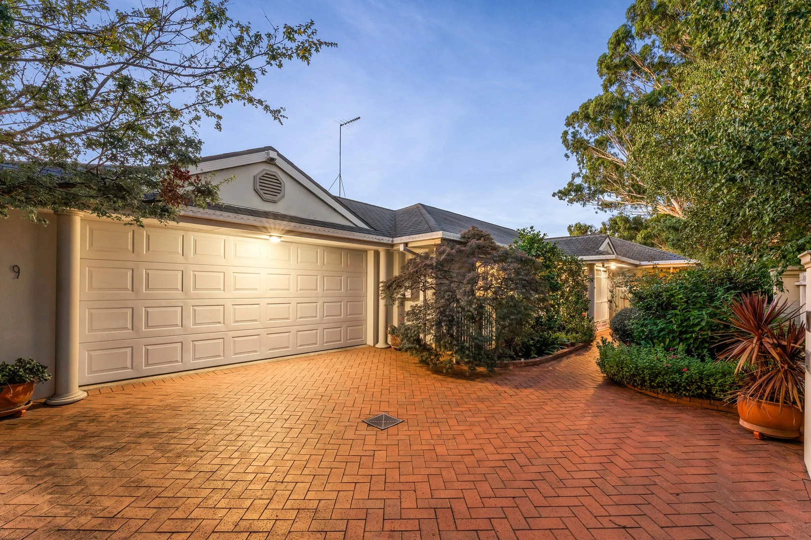 9 Acacia Place, Burwood VIC 3125