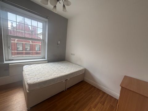 Gloucester Place, Swansea SA1, Room to rent