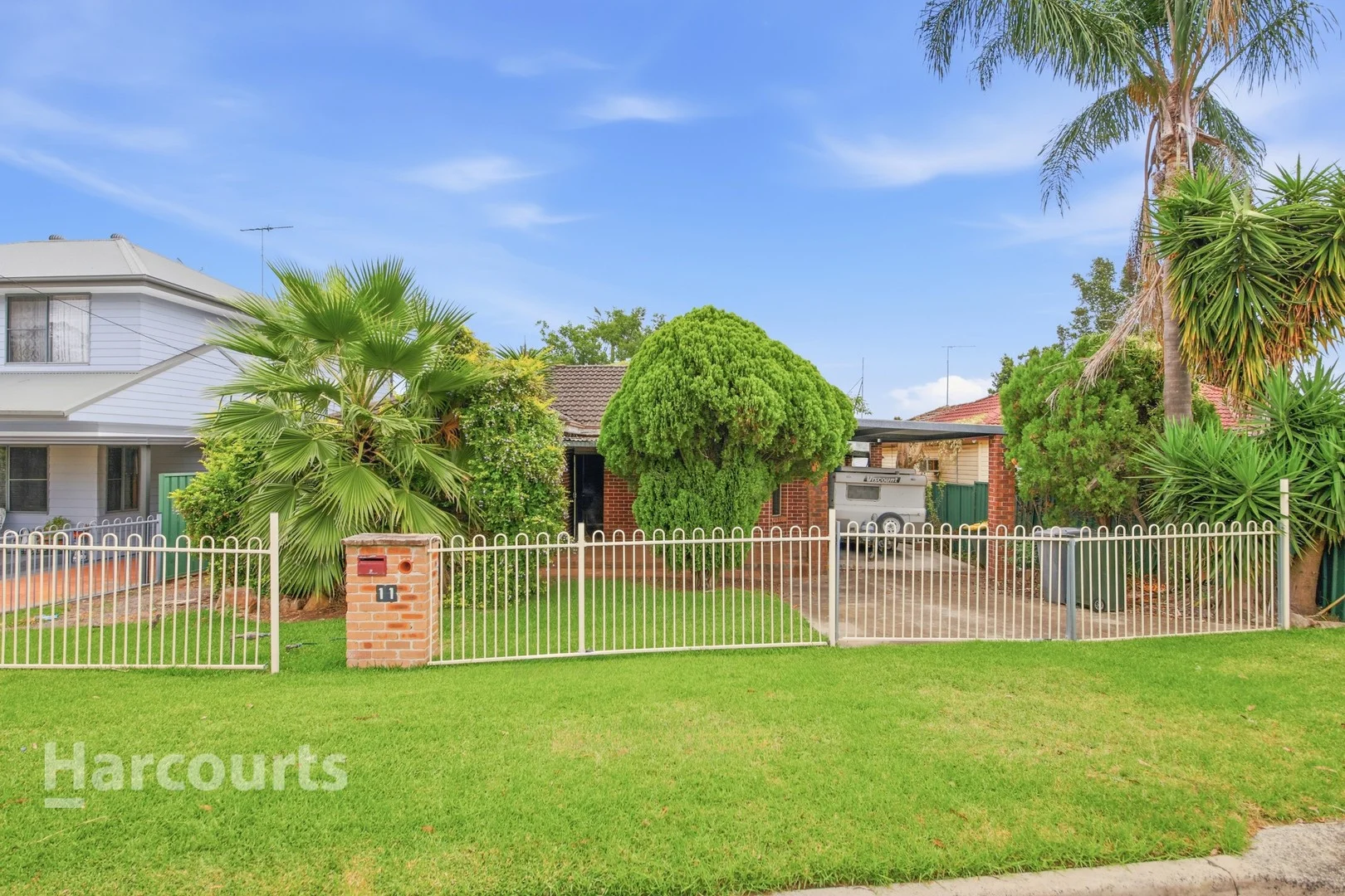 11 Waminda Avenue, Campbelltown NSW 2560
