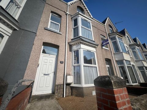 Gwydr Crescent, Uplands SA2