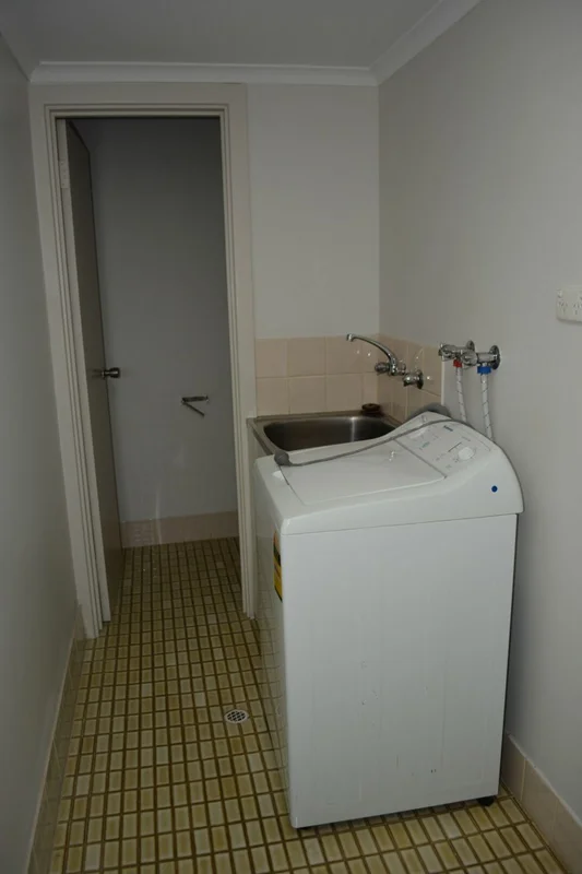 Unit 11/6-8 Kennebery Crescent, Roxby Downs SA 5725 photo 4