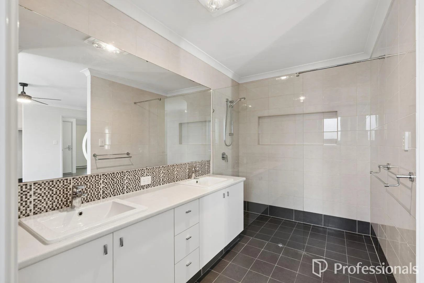 2 Aspinall Road, Byford WA 6122 photo 5