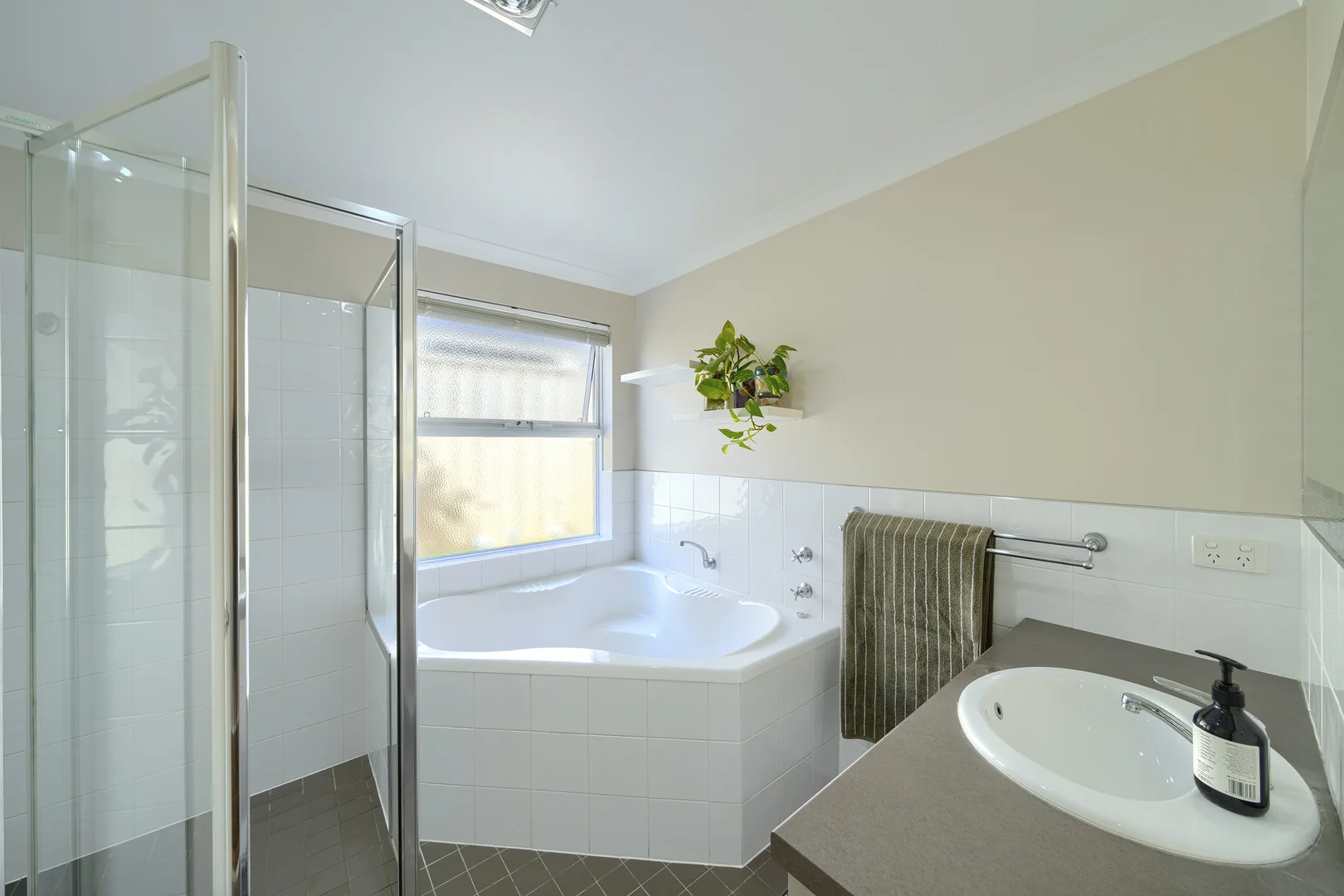Additional image 16 of 4 Pyrus Gardens, Yakamia WA 6330