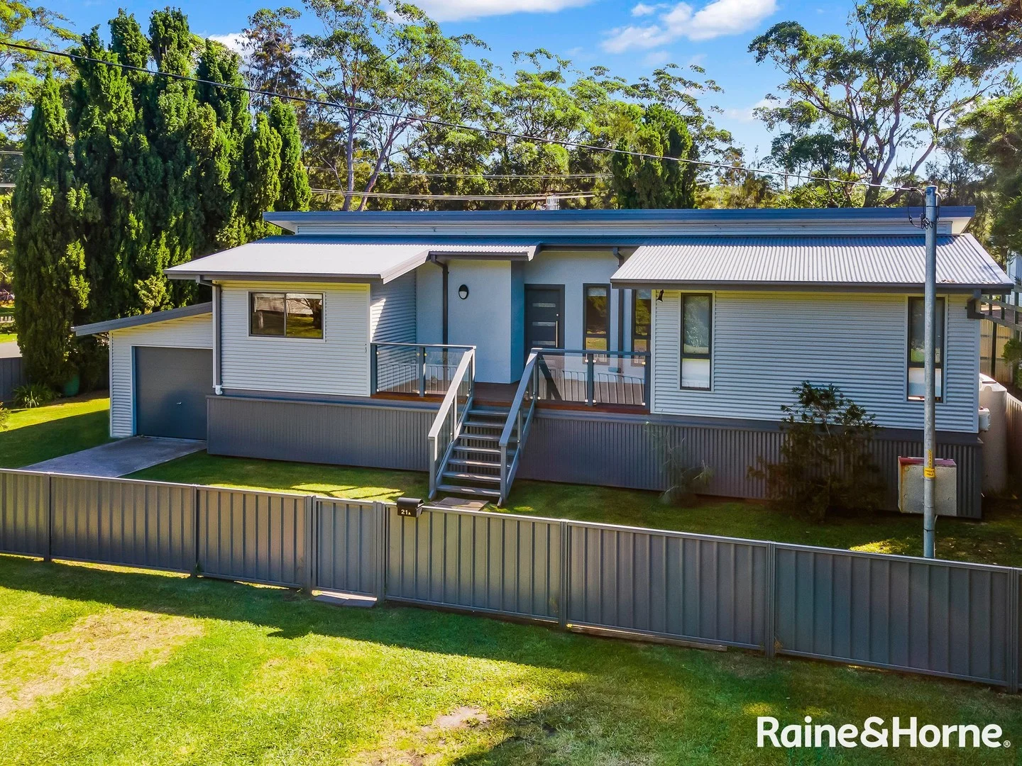 21 Oak Avenue, Lake Tabourie NSW 2539