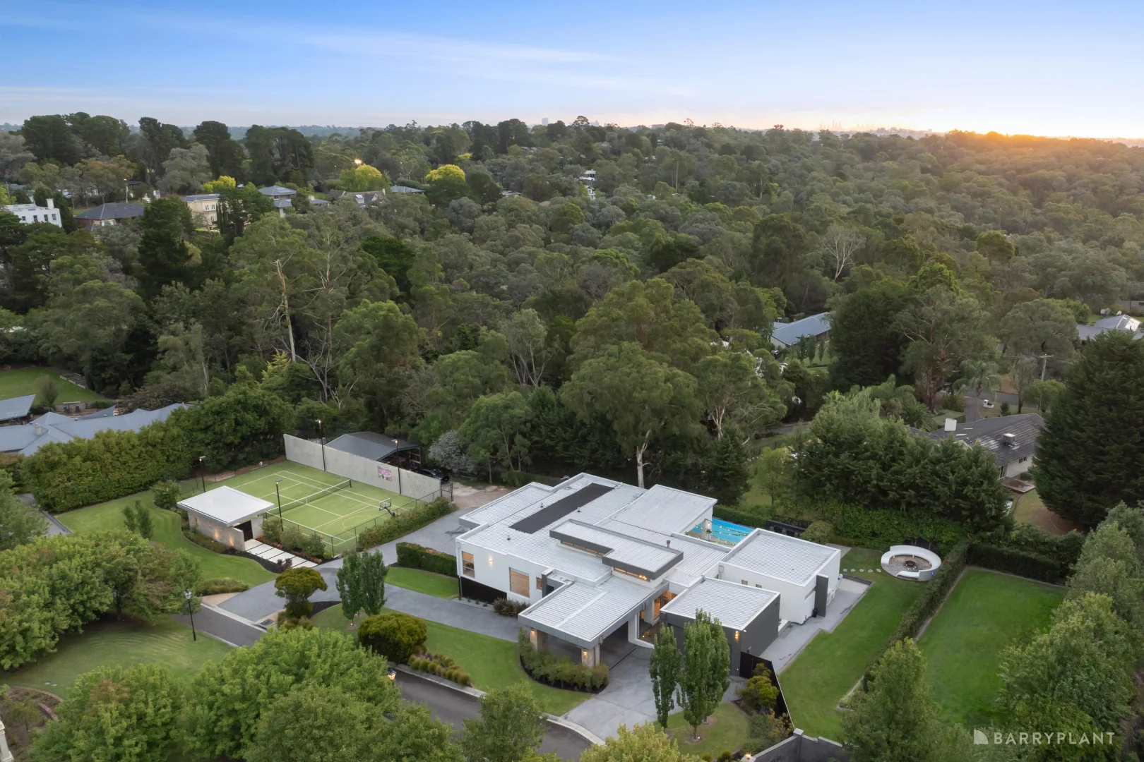 Additional image 2 of 35 Knees Road, Park Orchards VIC 3114