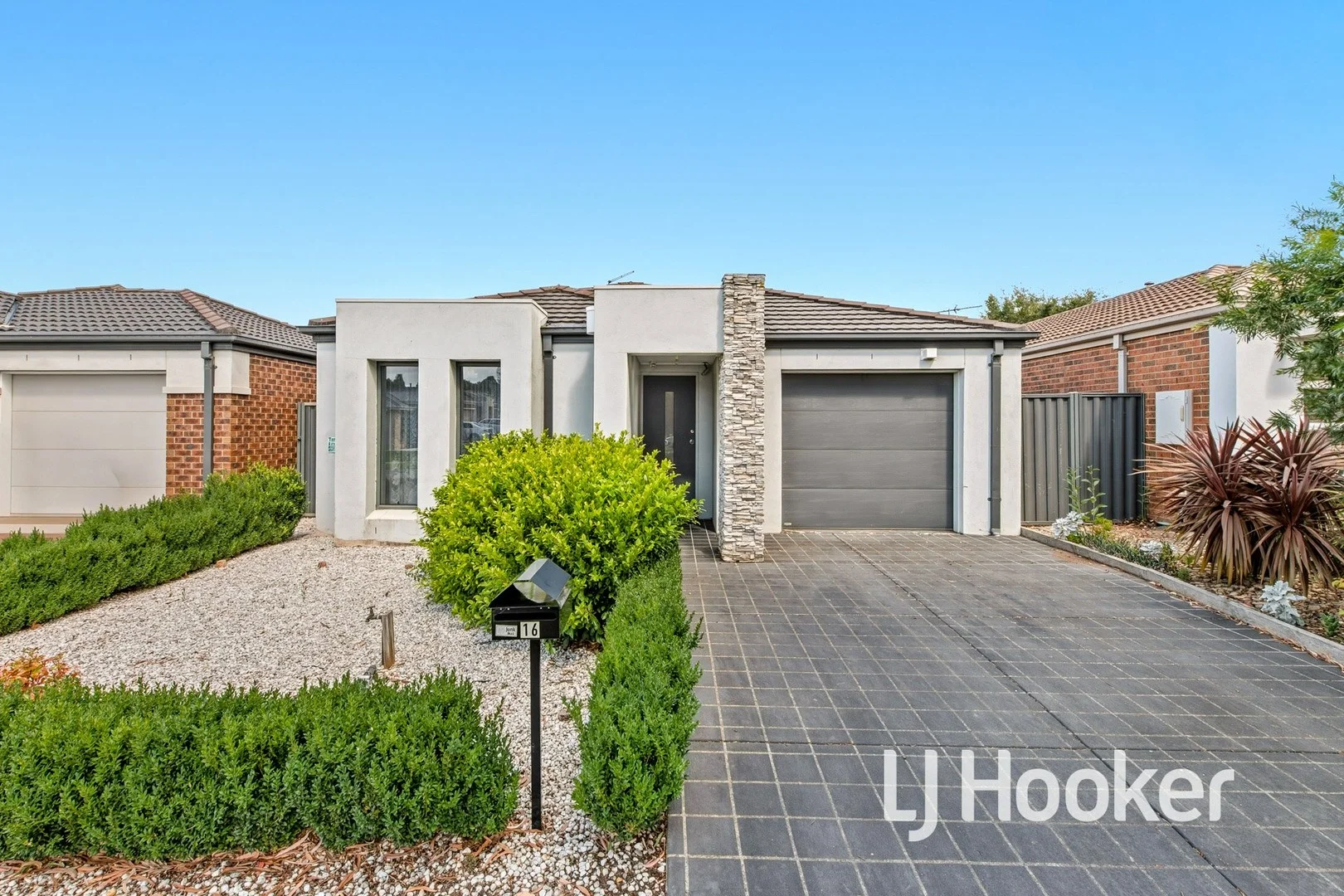 16 Cherry Blossom Chase, Pakenham VIC 3810