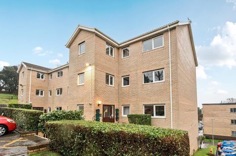Long Oaks Court, Sketty, Swansea SA2