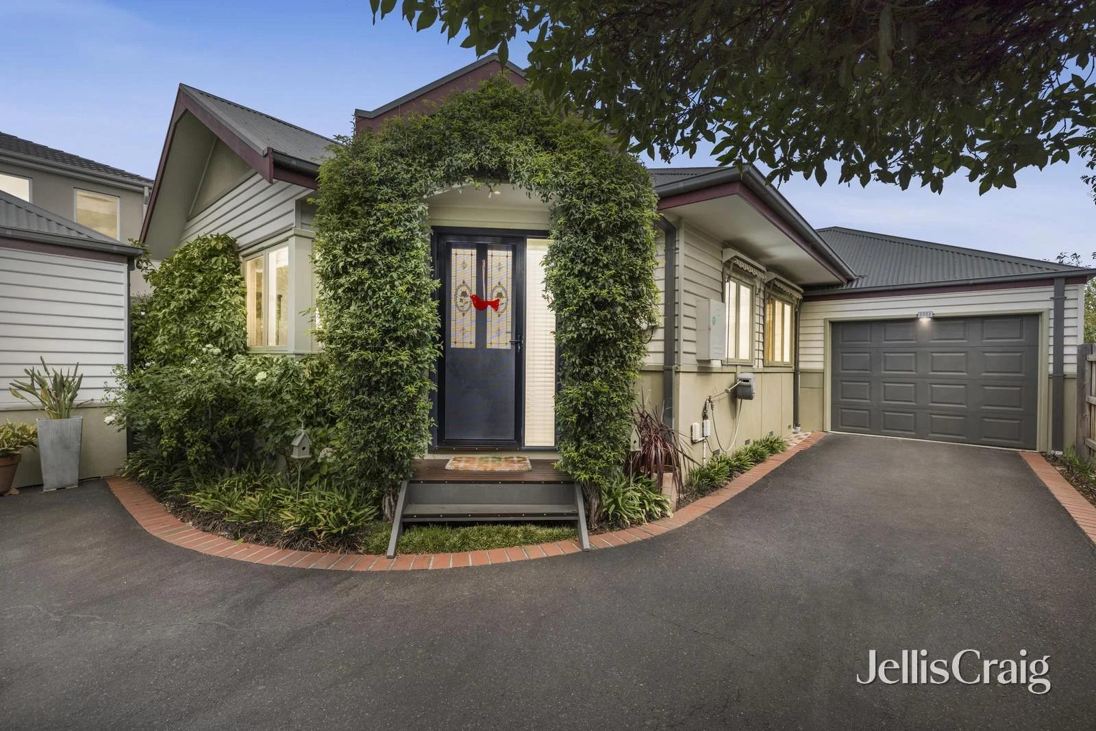 2/8 Fir Street, Blackburn VIC 3130