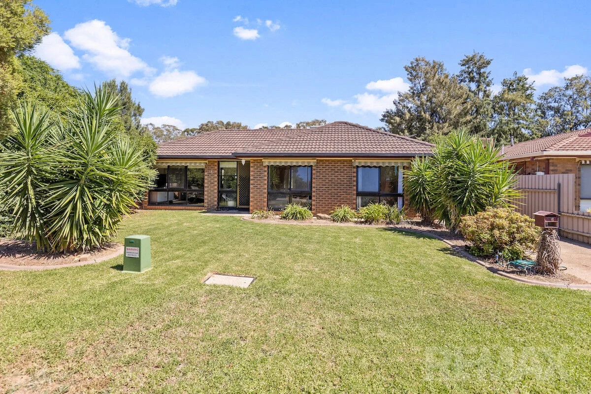 16 Adjin Street, Mount Austin NSW 2650
