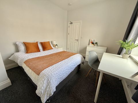 Fleet Street, Swansea SA1