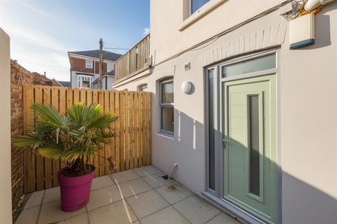 24 Queen Anne Terrace, Plymouth PL4