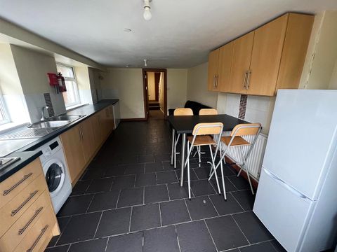 Hawthorne Avenue, Swansea SA2