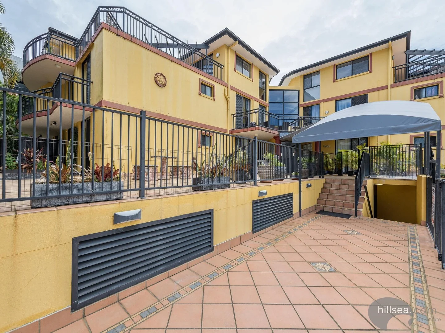 16/10 - 12 Bath Street, Labrador QLD 4215