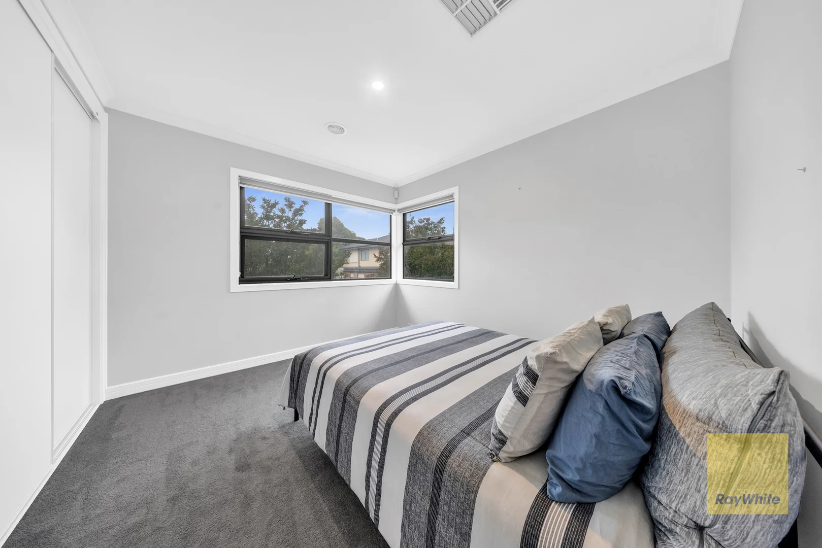 Additional image 13 of 2/22 Savanna Parade, Truganina VIC 3029