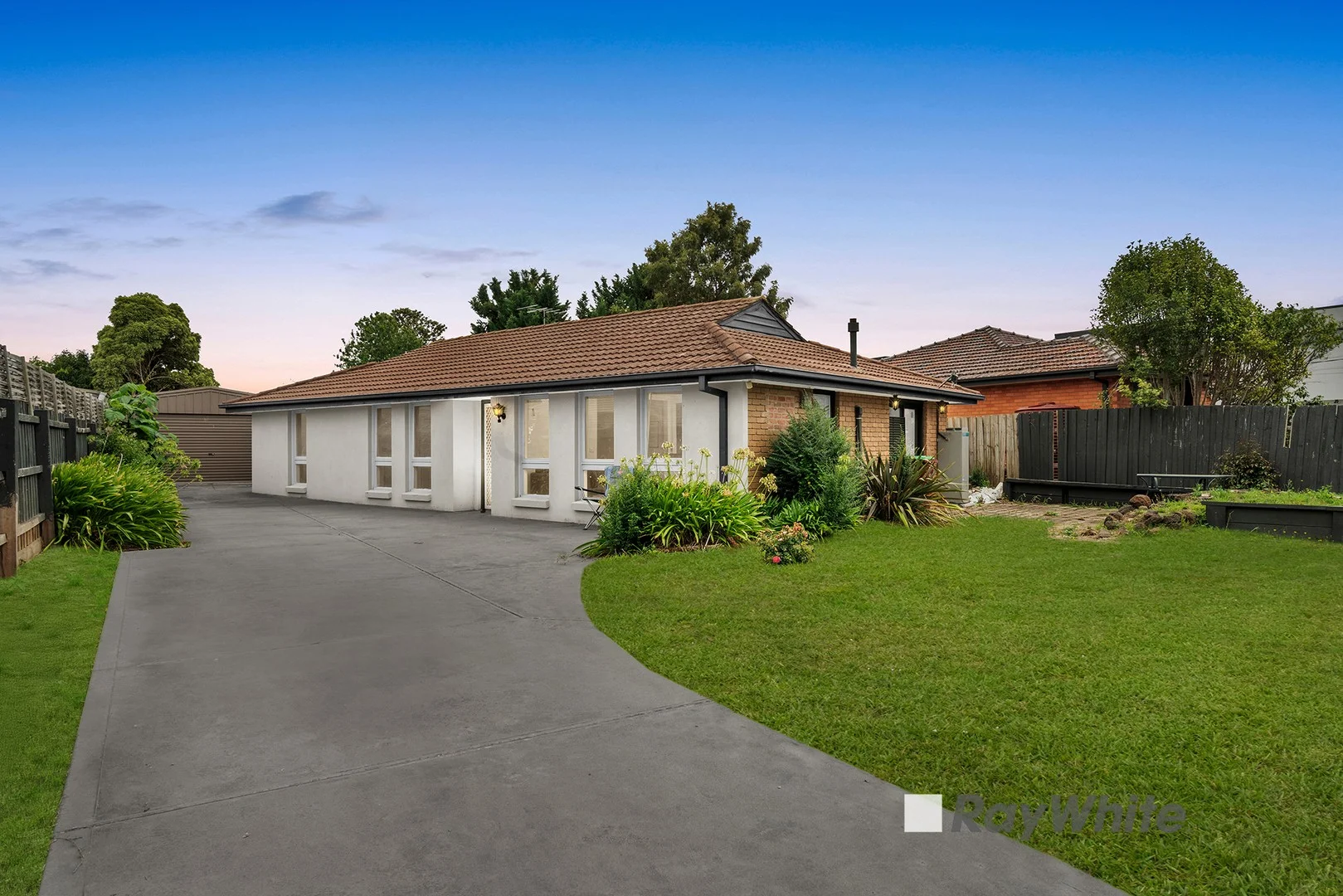 16 Springwood Avenue, Narre Warren VIC 3805