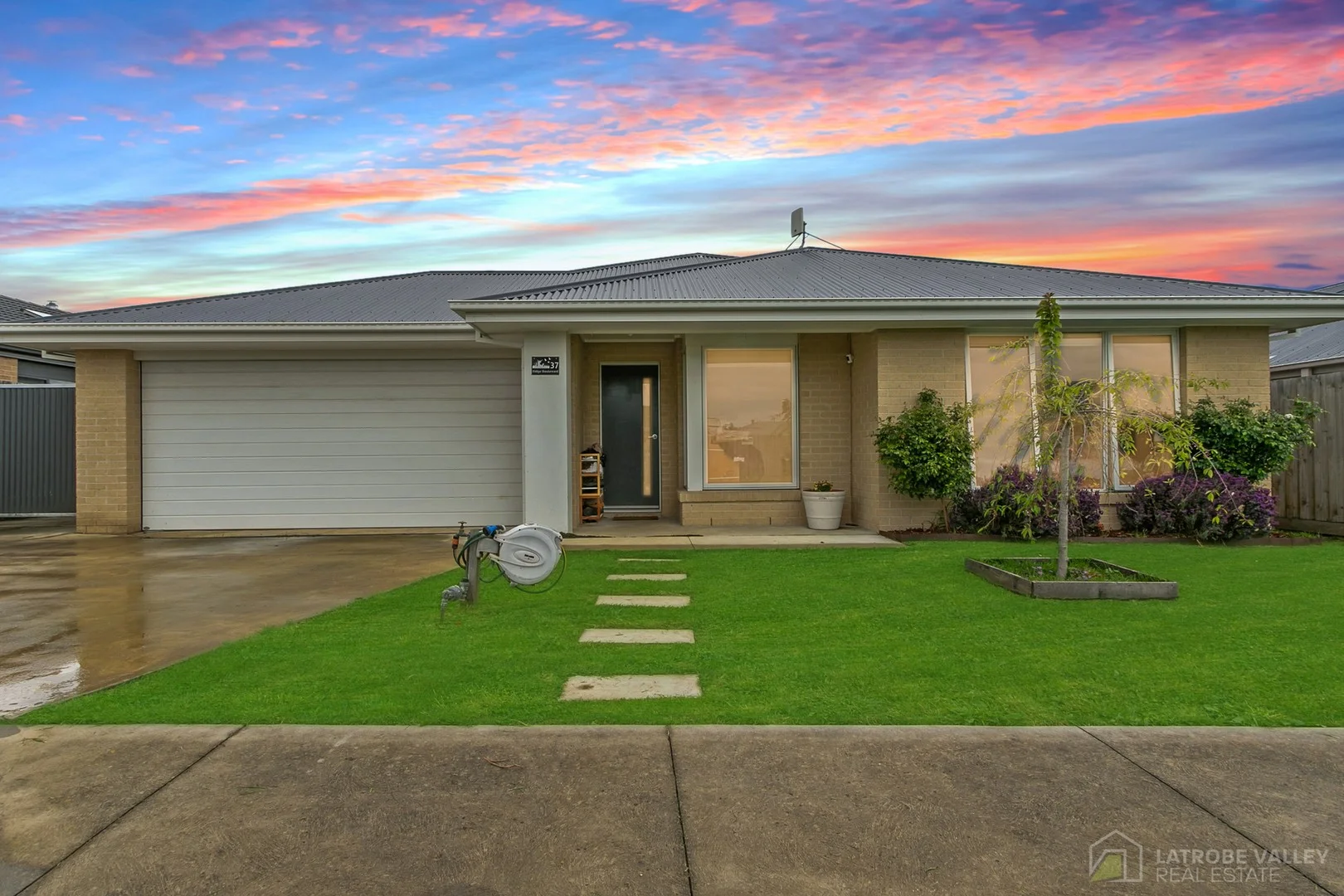 37 Ridge Boulevard, Yinnar VIC 3869