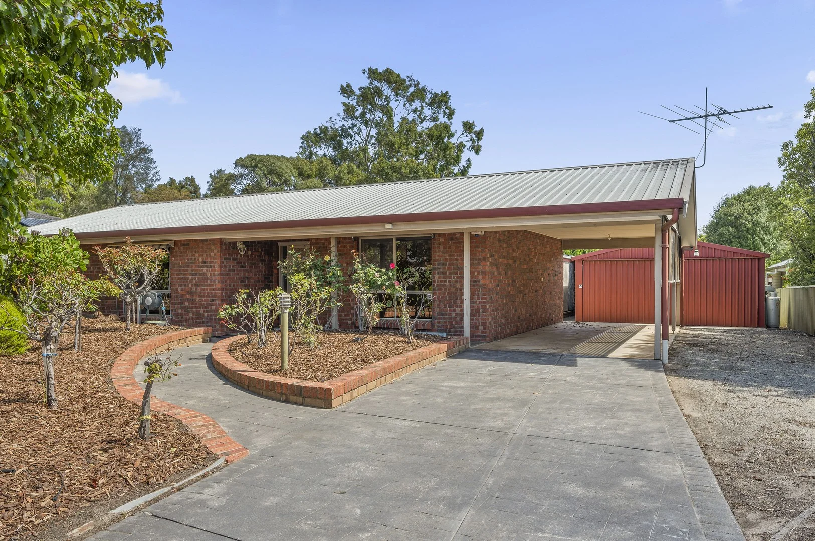 2 Andrew Henning Place, Willunga SA 5172