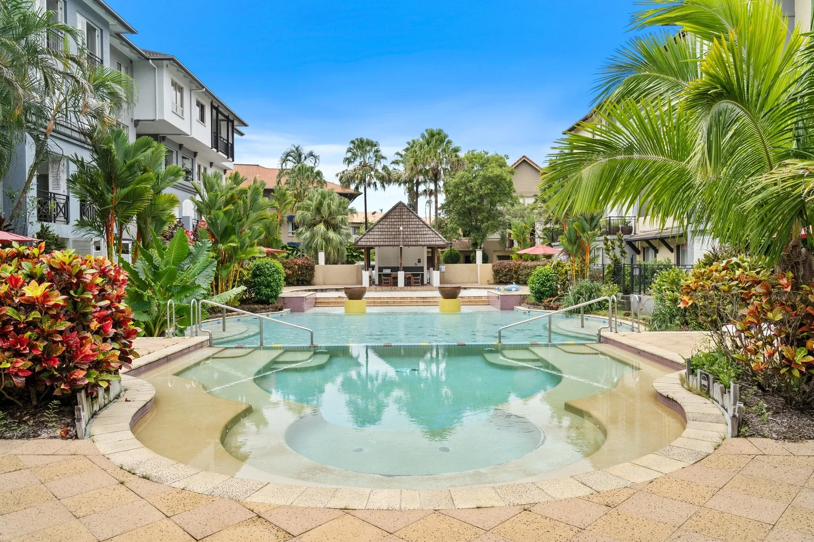 1118/2-10 Greenslopes Street, Cairns North QLD 4870