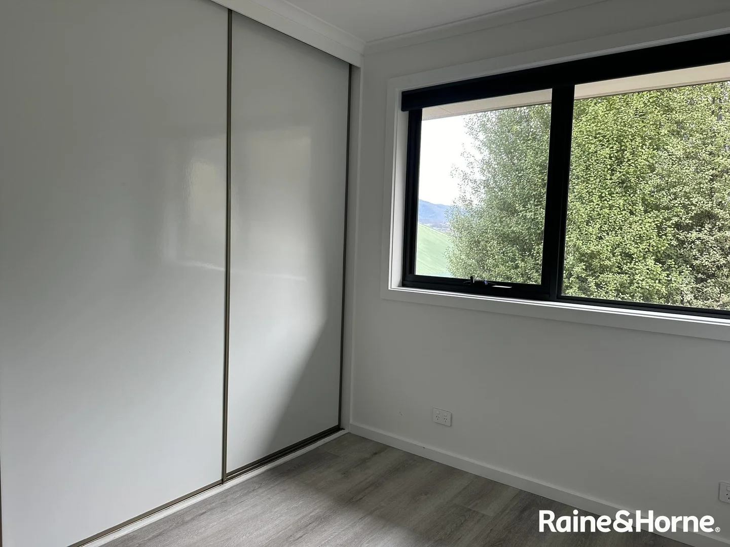 Additional image 9 of 1/158 Derwent Avenue, Lindisfarne TAS 7015