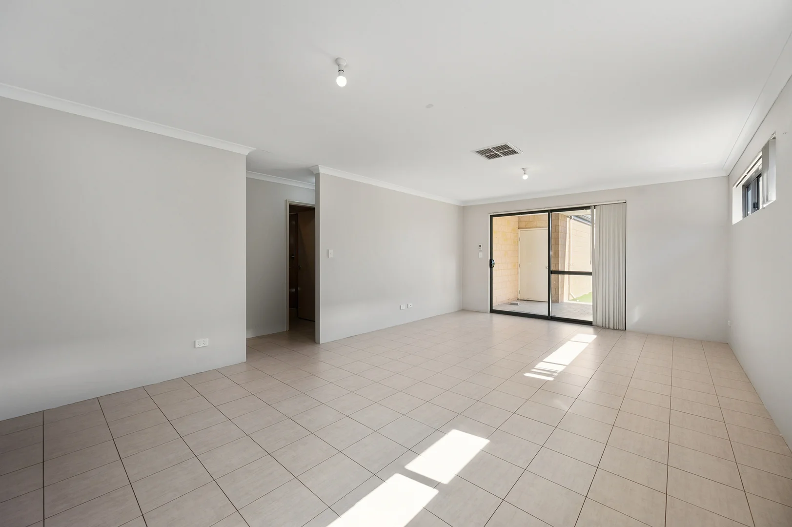 Additional image 12 of 351 Lambeth Circle, Wellard WA 6170