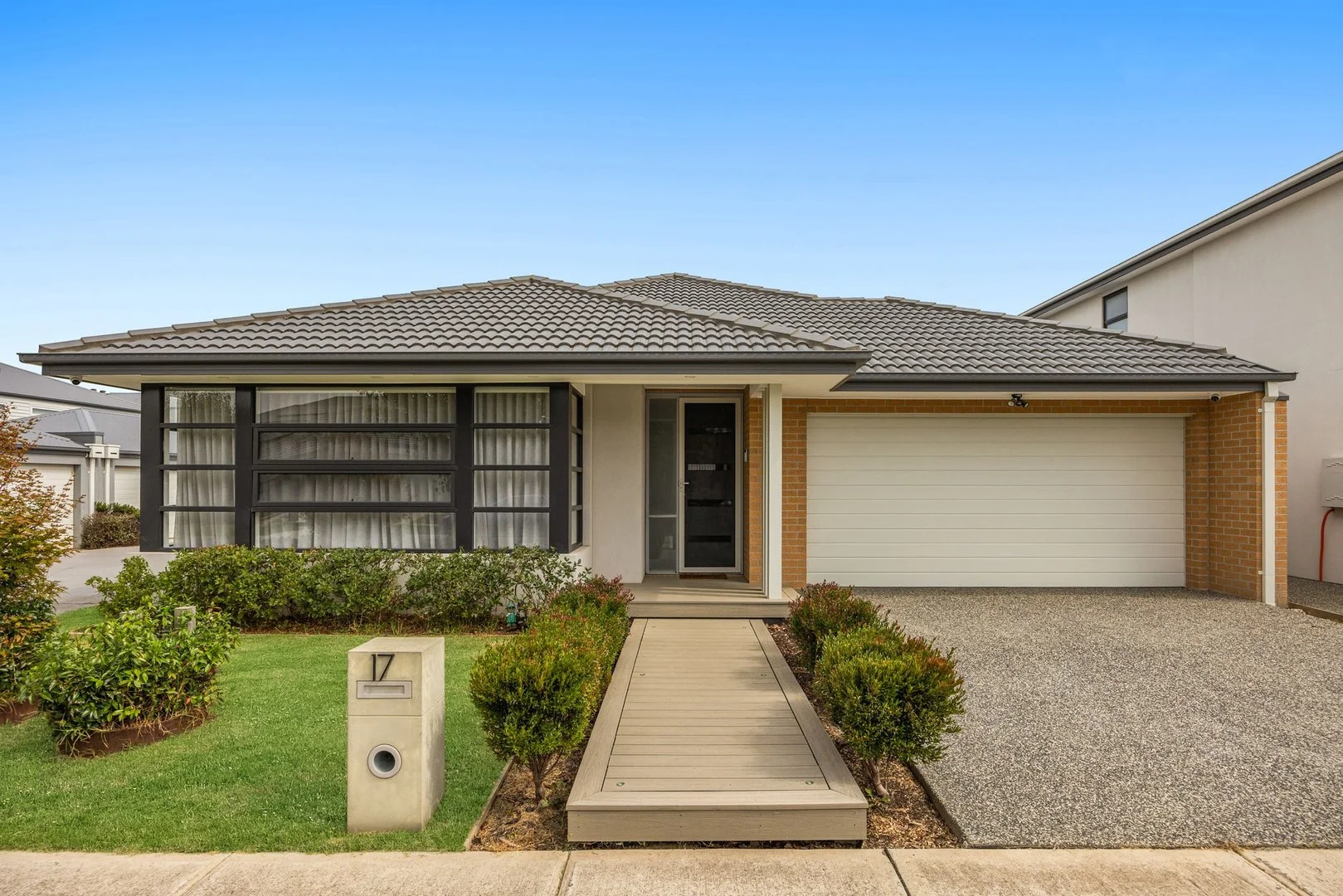 17 Clamoroso Drive, Clyde North VIC 3978