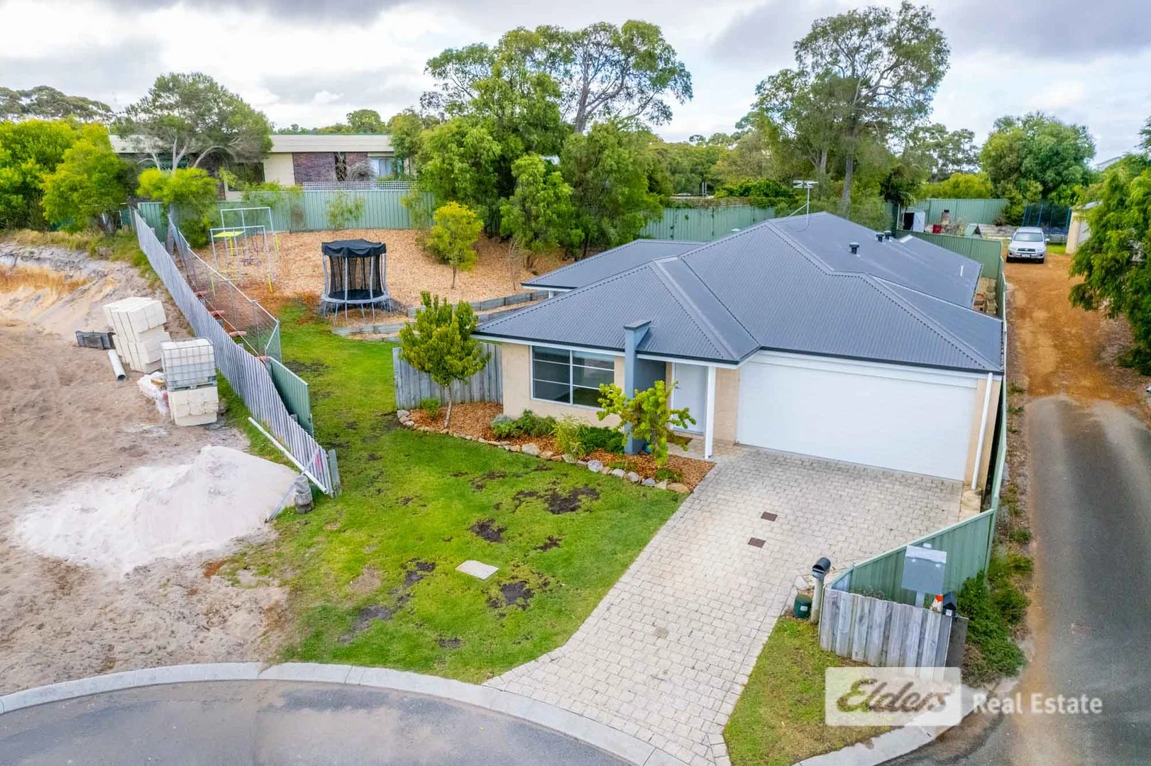 5 Finch Court, Little Grove WA 6330