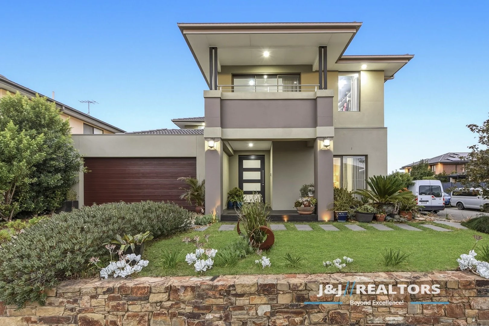 8 Monument Blvd, Clyde North VIC 3978