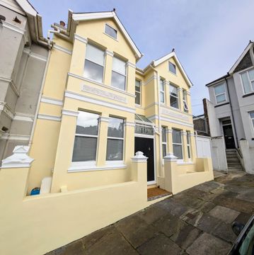 Winston Avenue, Mutley PL4