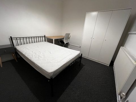 Heathfield, Swansea SA1, Room to rent