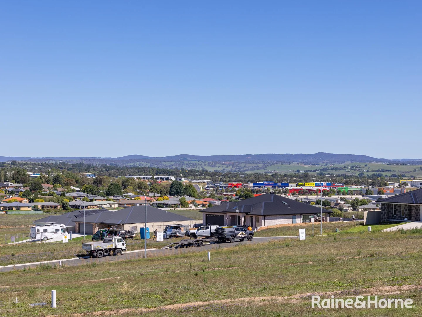 221 Lawrence Drive, Kelso NSW 2795 photo 4