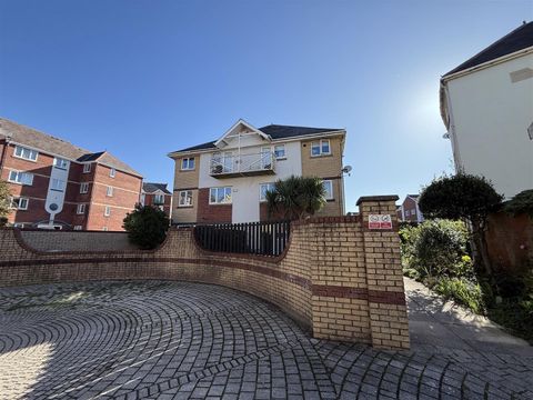 Patagonia Walk, Marina, Swansea SA1
