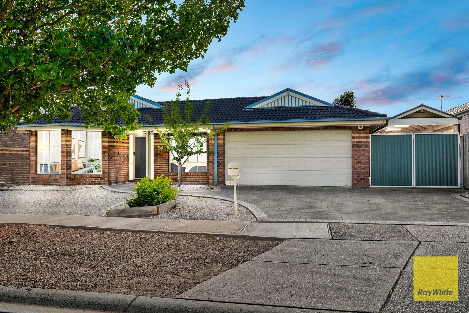 2 Flagstaff Lane, Taylors Hill VIC 3037