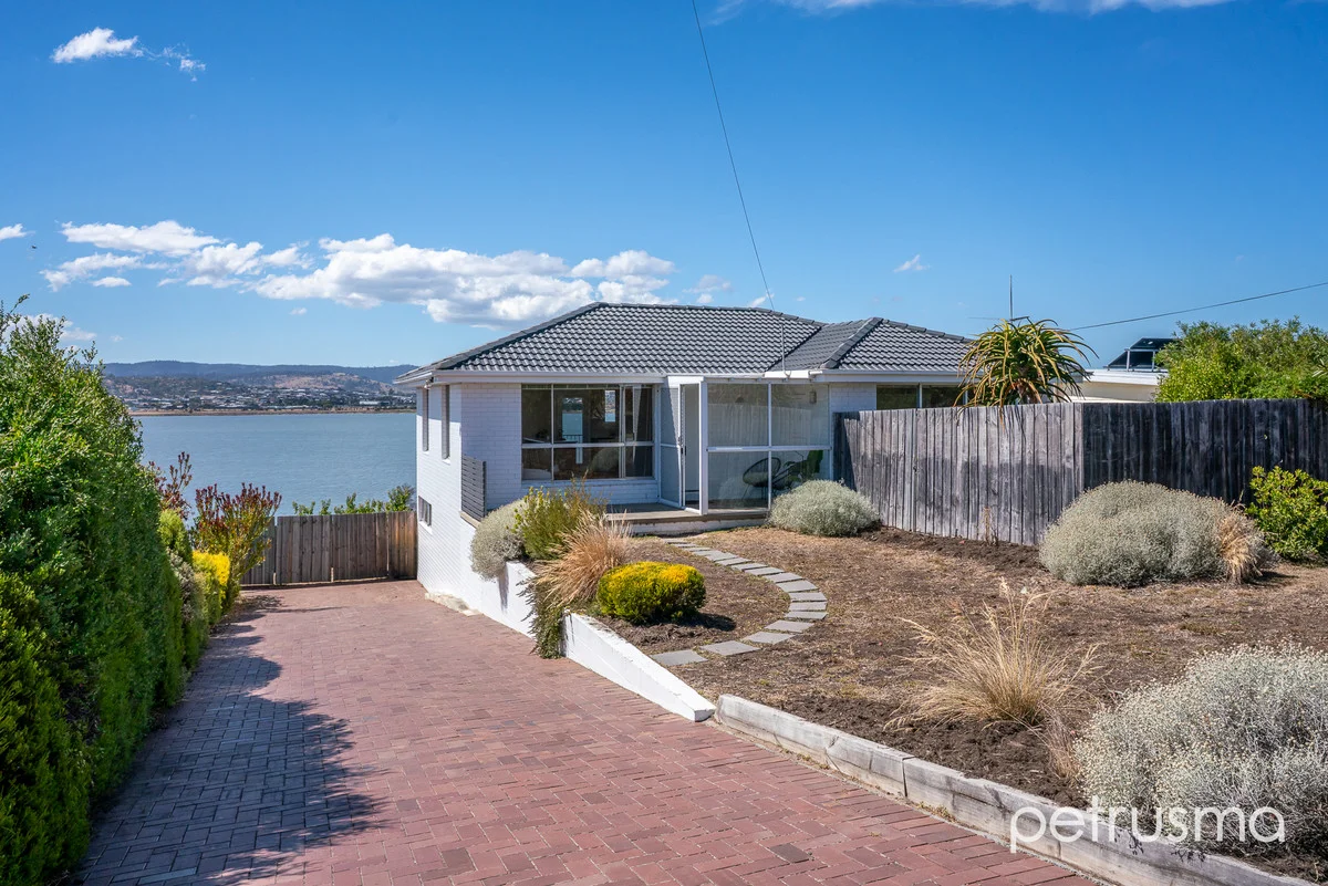 31 Midway Point Esplanade, Midway Point TAS 7171
