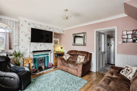 Gwynfor Road, Cockett, Swansea SA2