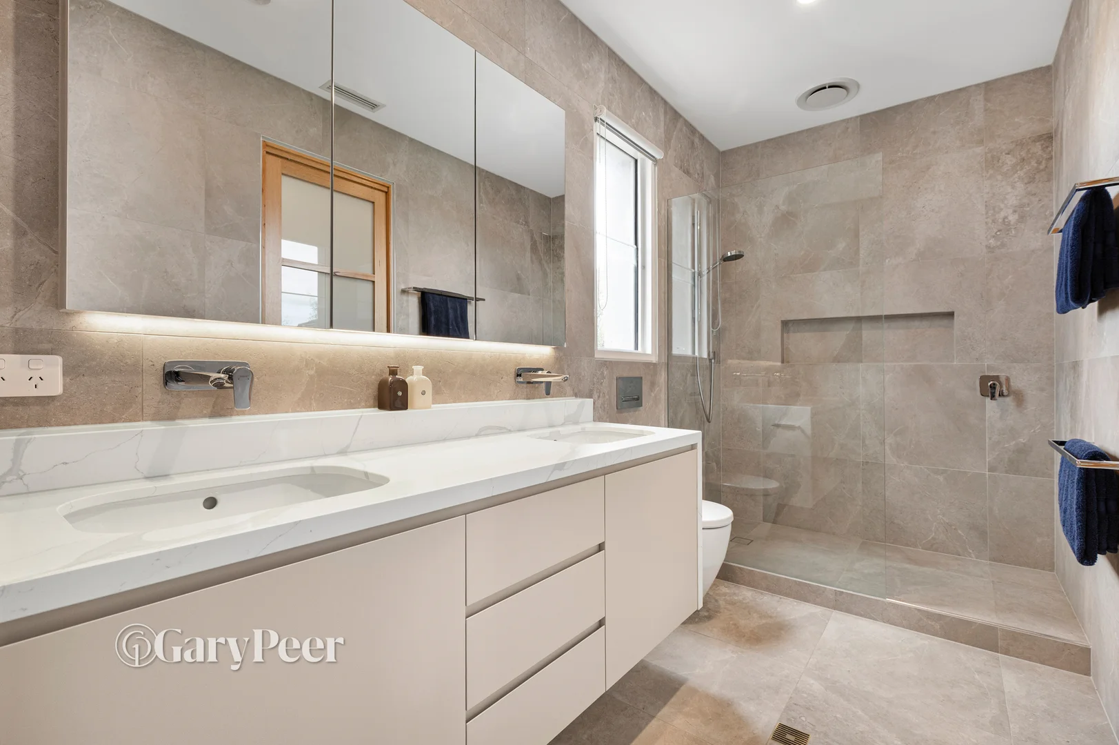 Additional image 11 of 2/12 St Aubins Avenue, Caulfield North VIC 3161