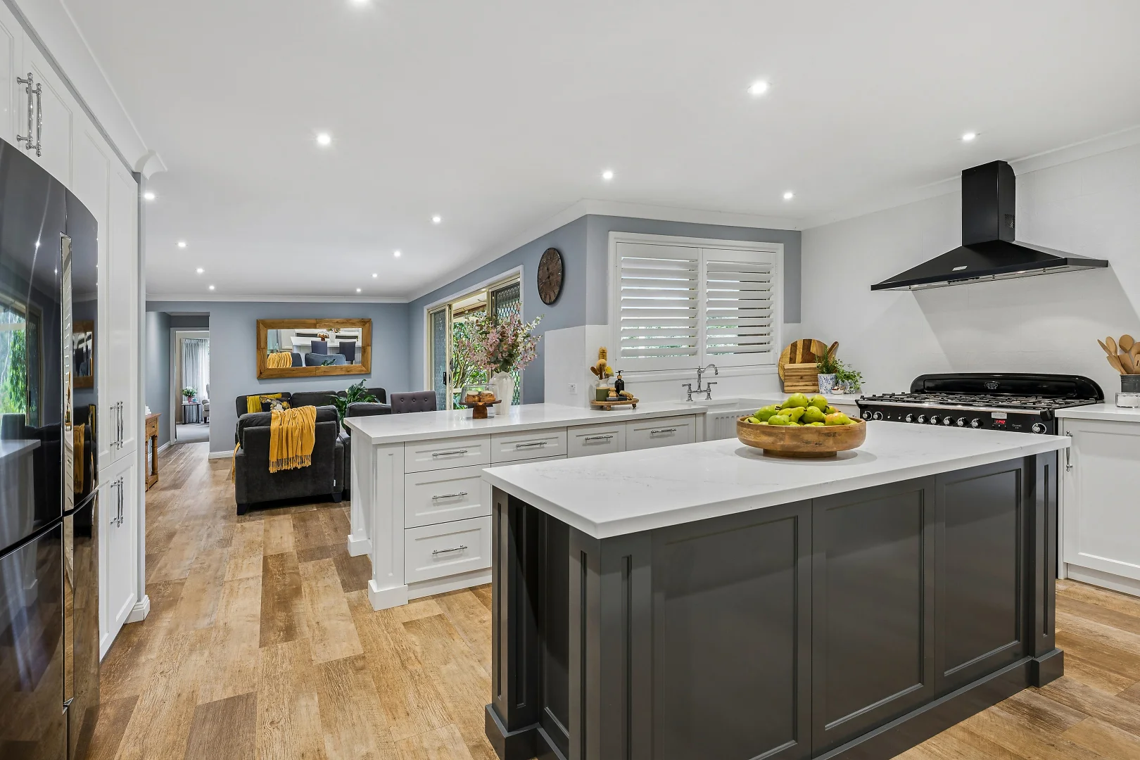 81 Sinclair Crescent, Wentworth Falls NSW 2782 photo 3