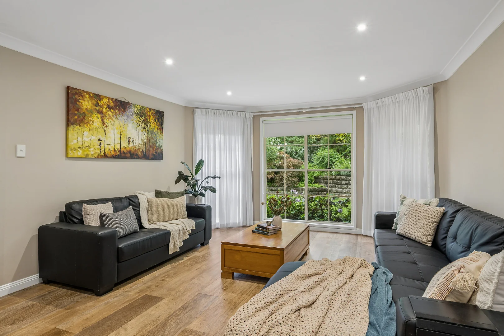 81 Sinclair Crescent, Wentworth Falls NSW 2782 photo 2