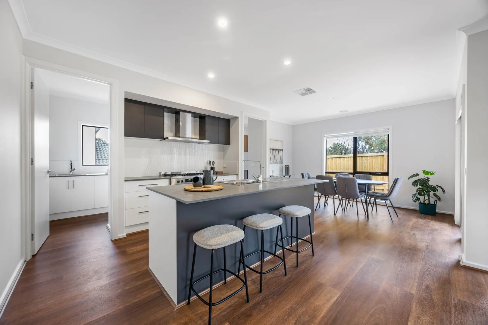 27 Wallaby Walk, Sunbury VIC 3429
