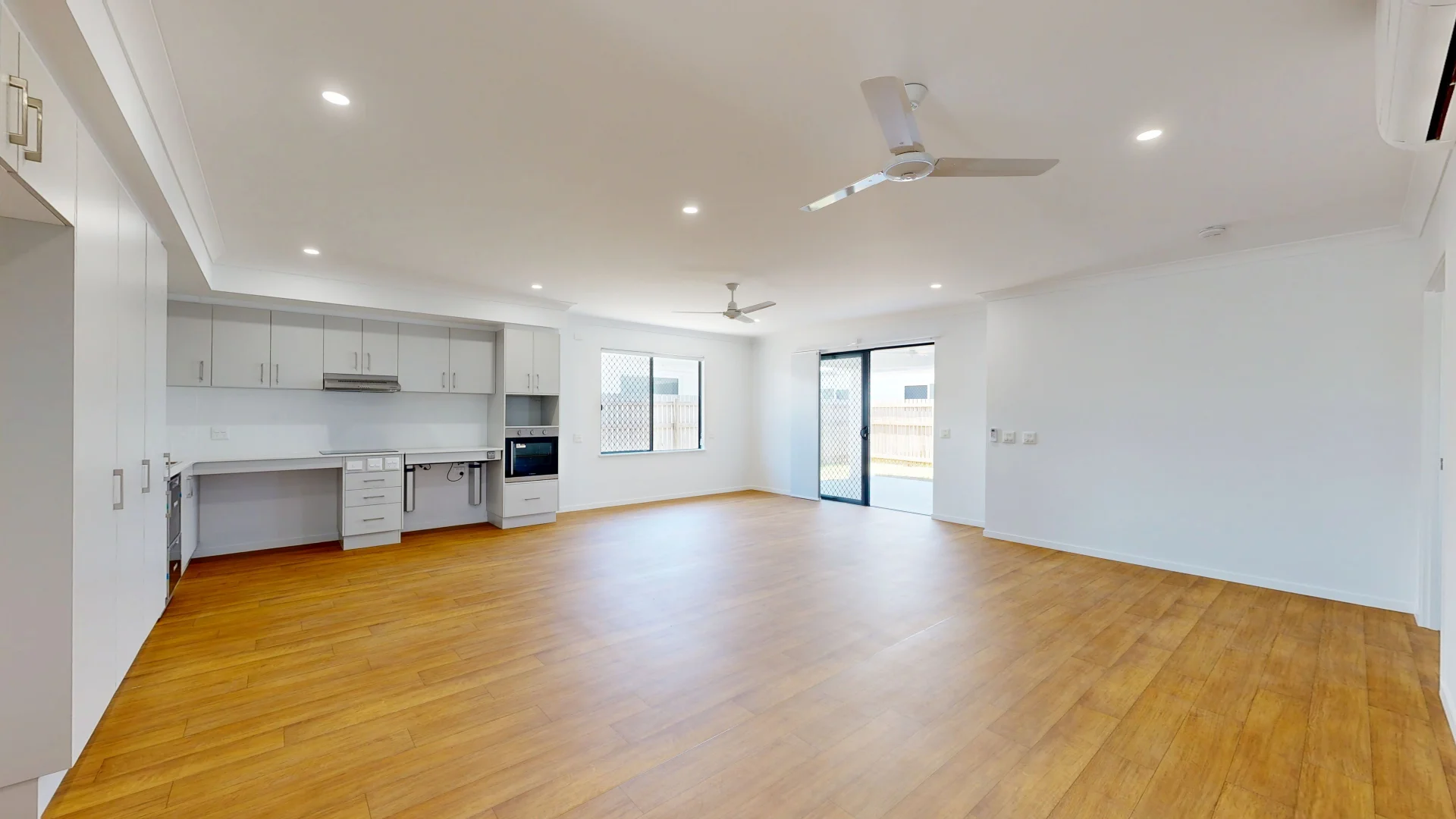 43 The Burlings, Shaw QLD 4818 photo 2