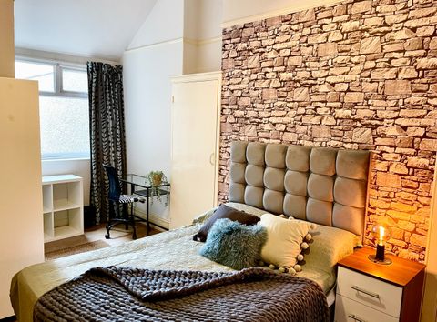 Gwydr Cres, Swansea SA2, Room to rent