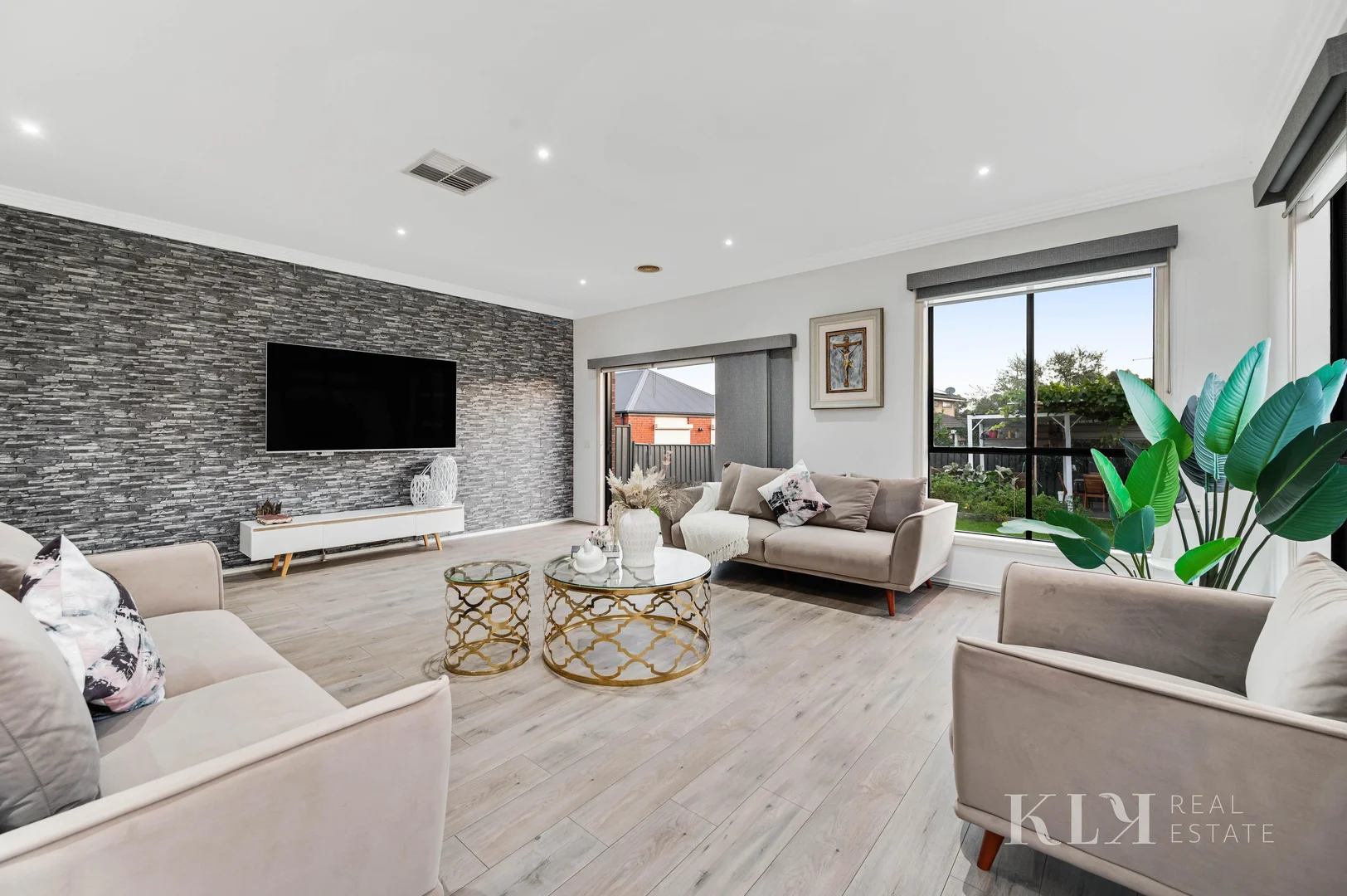 27 Corringa Way, Craigieburn VIC 3064 photo 3