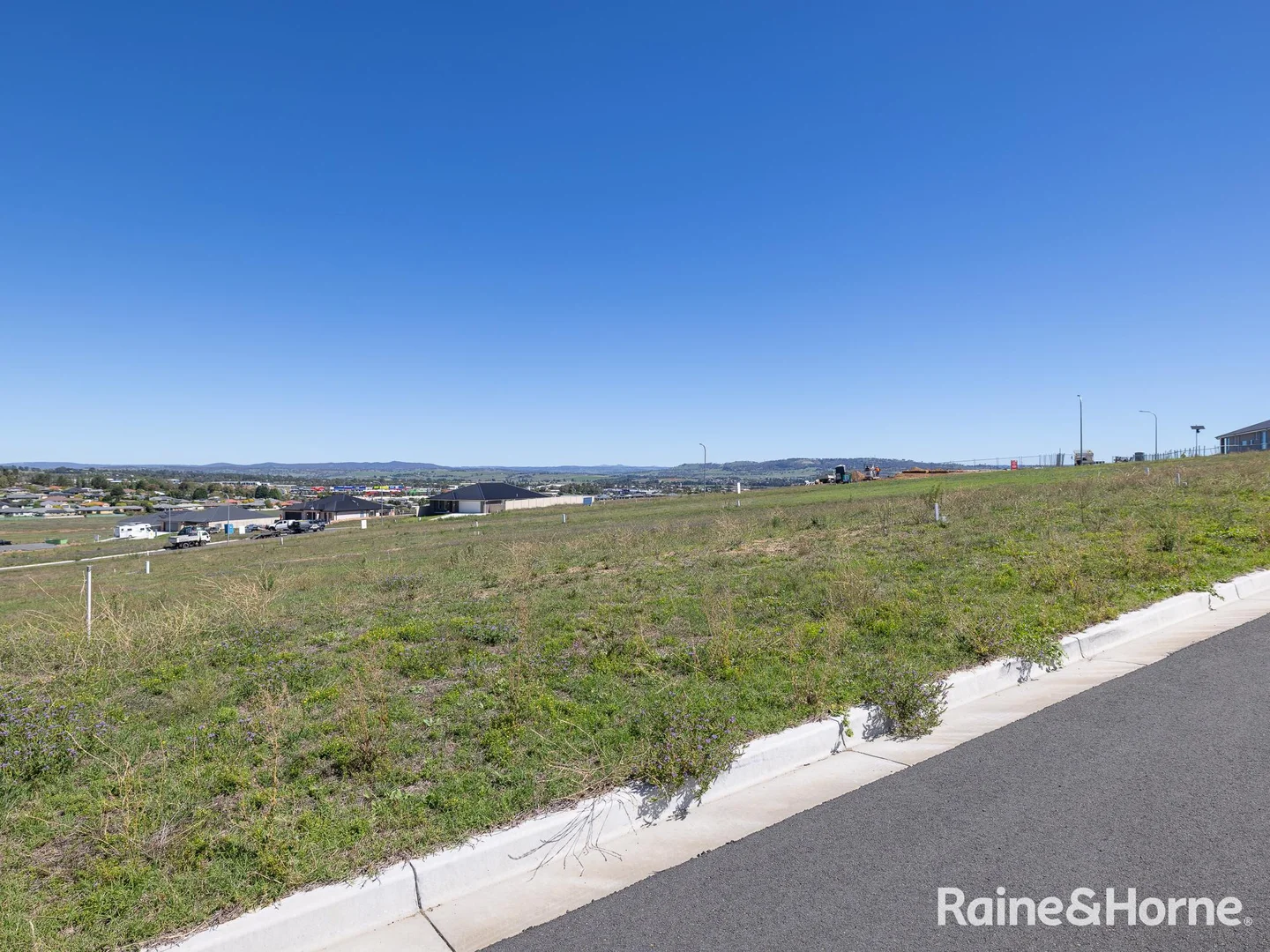 221 Lawrence Drive, Kelso NSW 2795 photo 2