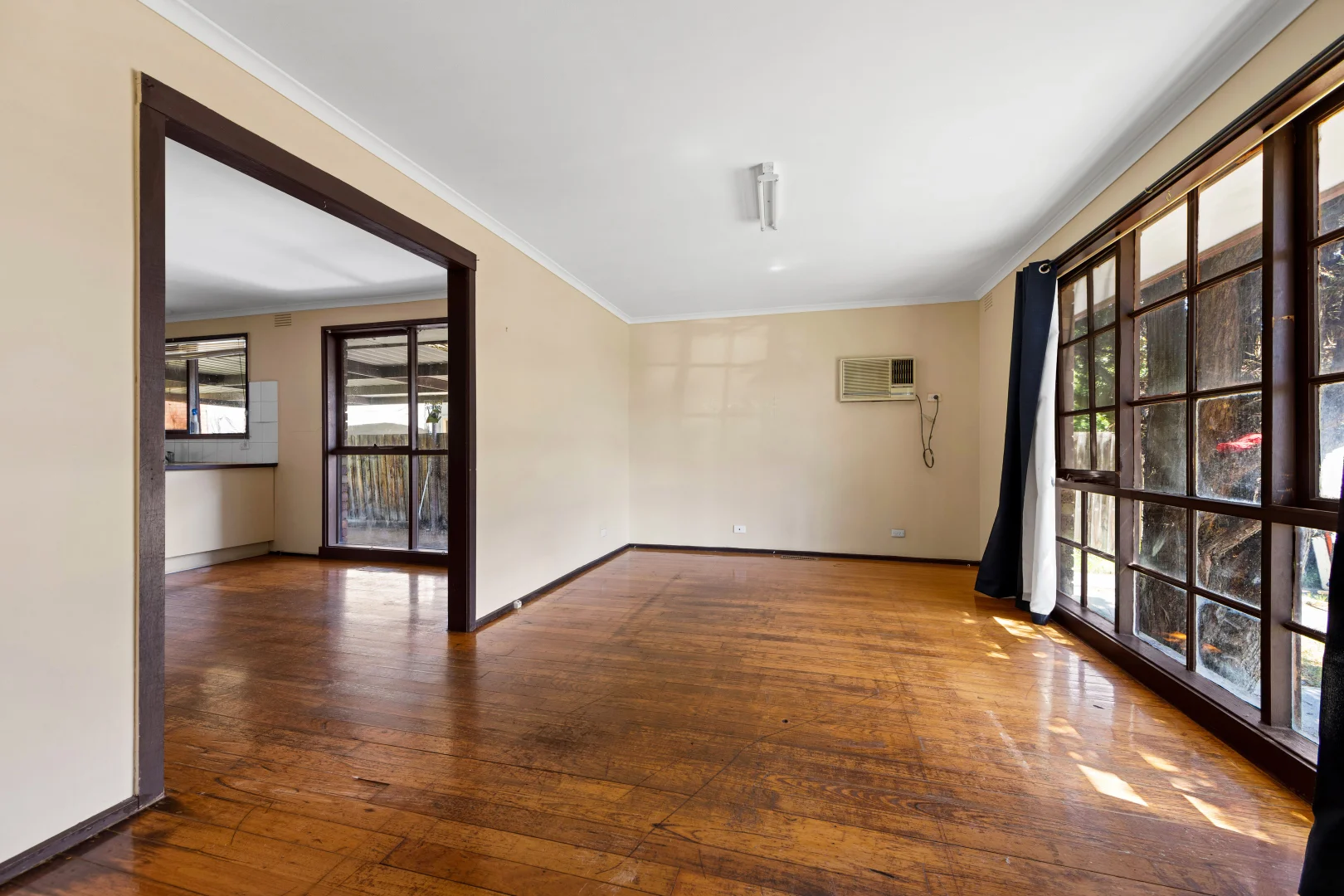 Additional image 2 of 205 Furlong road, St Albans VIC 3021