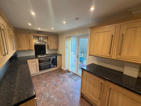 Tyn Y Waun, Swansea SA7