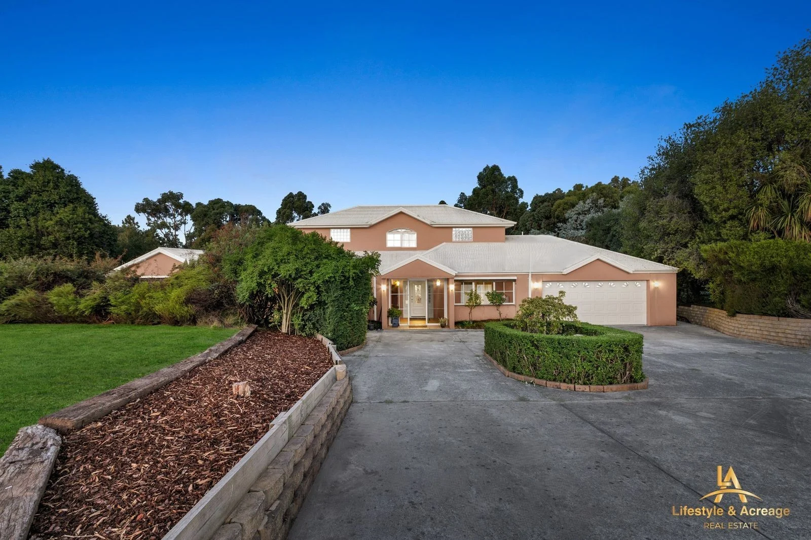 12 NOTTINGHAM COURT, Drouin VIC 3818