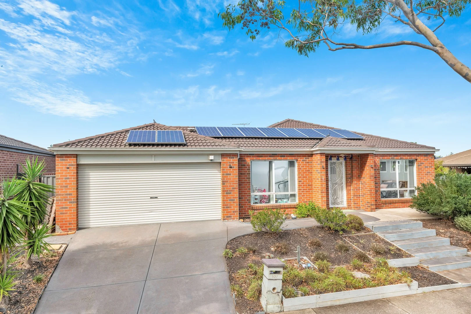 107 Manor Lakes Boulevard, Manor Lakes VIC 3024 photo 2
