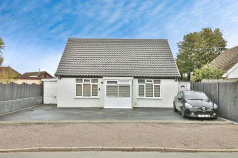 Three Mile Lane, Norwich NR5