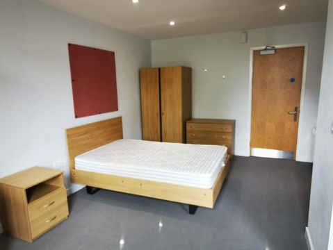 Park Buildings, Park Street, Swansea. SA1, Studio to rent