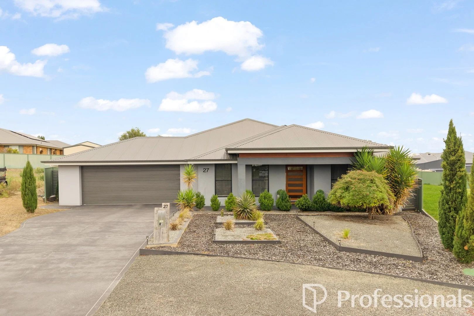 27 Freeman Circuit, Llanarth NSW 2795